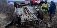 Автомобиль Renault опрокинулся в Самарской области, пострадали два человека - Самарская Газета