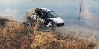 Нетрезвый водитель свалился в водоём вместе с автомобилем - ТРК Скат