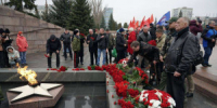 3 декабря, в День Неизвестного Солдата, площадь Славы в Самаре объединила сотни людей разных поколений. - НИА Самара