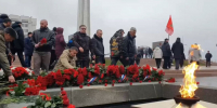 Участники проекта «Школа героев» почтили память павших воинов в День Неизвестного Солдата на площади Славы. - ProGorodSamara.Ru