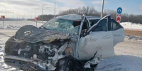 В Волжском районе Toyota столкнулась с грузовиком, пострадал водитель иномарки - Волга Ньюс
