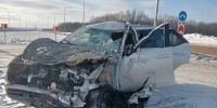 Водитель Toyota Fortuner влетел в грузовик на трассе в Самарской области - Комсомольская Правда Самара
