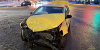 Водители Volkswagen и Renault не смогли поделить перекресток в Самаре - Волга Ньюс