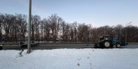 В Самаре водитель легковушки врезался в трактор - Волга Ньюс