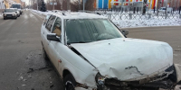 В Тольятти водитель «Приоры» проехал на красный и врезался в «Калину» - Комсомольская Правда Самара