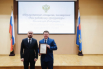 Глава региона поздравил присутствующих с профессиональным праздником и вручил заслуженные награды.