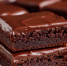 Смешиваю пару ингредиентов: через полчаса пышненькие шоколадные пирожные с какао уже готовы — неимоверно вкусно и просто - ProGorodSamara.Ru