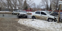В Самаре одна иномарка отправила в столб другую 13 января - ГТРК Самара