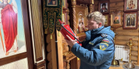 В преддверии праздника Крещение Господне сотрудники МЧС России провели в храмах профилактические мероприятия - ГУ МЧС Самарской области