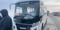 В салоне находились 19 пассажиров: в Самарской области маршрутный автобус столкнулся на трассе с легковушкой - Комсомольская Правда Самара