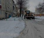 Депутат Тольяттинской городской Думы Валентина Семибратова помогла жителям с уборкой снега