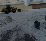 Депутат Тольяттинской городской Думы Валентина Семибратова помогла жителям с уборкой снега