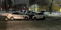 В Октябрьском районе Самары столкнулись три машины, есть пострадавший - НИА Самара