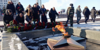 В Самаре возложили цветы к Вечному огню в честь победы в Сталинградской битве - ГТРК Самара