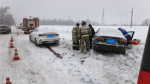 Три человека пострадали при лобовом столкновении автомобилей в Самарской области