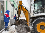 На Масленниковой в Самаре 3 февраля раскапывают утечку воды у стены жилого дома
