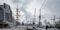 В Октябрьском районе Самары машина врезалась в стояще авто, а оно в человека - НИА Самара