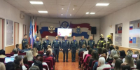 Сотрудники регионального МЧС России поздравили женскую половину коллектива с наступающим праздником - ГУ МЧС Самарской области