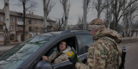 Инспекторы ВАИ группировки войск «Центр» поздравили женщин с 8 марта на дорогах ДНР - ГТРК Самара