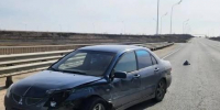В Волжском районе иномарка столкнулась с отбойником, есть пострадавший - Волга Ньюс