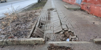 Тротуарная плитка провалилась под землю в центре Самары - Самарская Газета