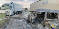 Водитель УАЗа погиб после столкновения с фурой на трассе М-5 в Самарской области - Самарская Газета