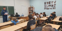 В рамках памятных мероприятий, приуроченных к 40‑летию аварии на Чернобыльской атомной электростанции, в челно‑вершинской средней школе состоялся открытый урок - Центр по делам гражданской обороны, пожарной безопасности и чрезвычайным ситуациям
