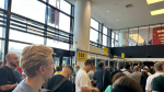 Пассажиры отмененного рейса Ереван — Самара жалуются на рукоприкладство в аэропорту
