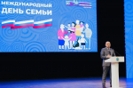 Губернатор Вячеслав Федорищев впервые вручил памятные знаки «Родительская доблесть» семьям Самарской области