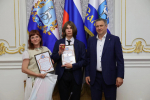 Глава города Самары Иван Носков вручил первые 22 медали «За особые успехи в учении» выпускникам школ