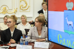Глава города Самары Иван Носков вручил первые 22 медали «За особые успехи в учении» выпускникам школ