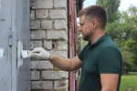 В Самарской области полицейские и общественники продолжают принимать участие в мероприятиях, направленных на выявление незаконной рекламы распространения запрещенных веществ