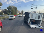 Машина скорой помощи опрокинулась, столкнувшись с иномаркой в Самаре