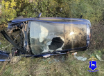 Водитель иномарки съехал в кювет в Самарской области: двое пострадали